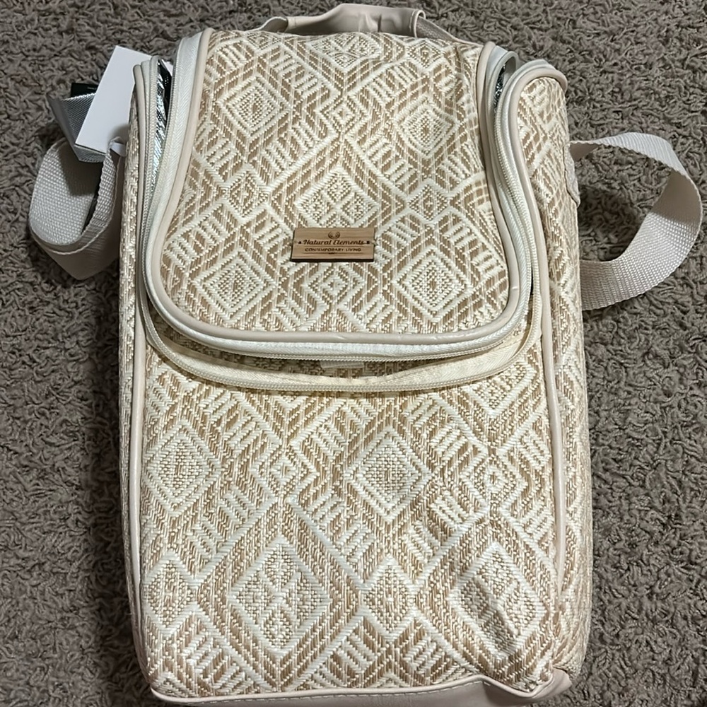 Tommy Bahama contemporary living wine cooler bag. NWT
